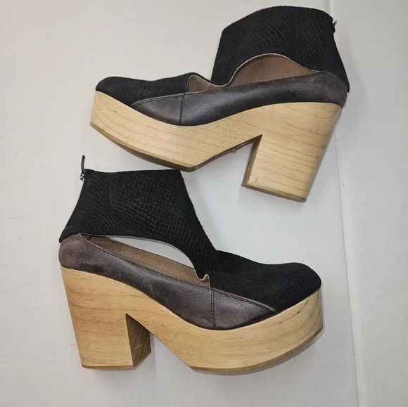 🌸 Free People‎Suede Clogs, size 39